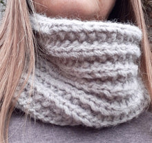 Load image into Gallery viewer, Rib cowl beginner knitting kit