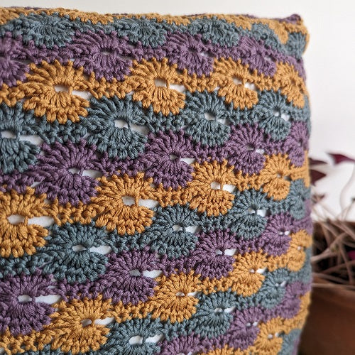 Catherine wheel stitch cushion cover crochet kit - 40cm size