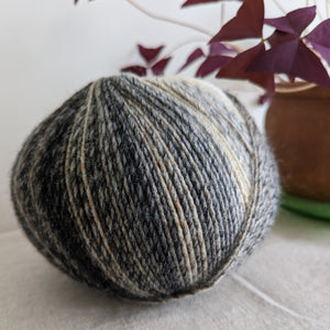 Textured stitch cushion cover knitting kit