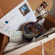 Load image into Gallery viewer, beret-knitting-kit-with-knitting-needles