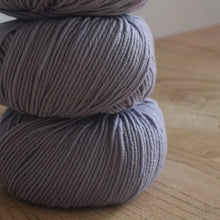 Load image into Gallery viewer, Katia merino 100% double knit yarn pale lilac 77