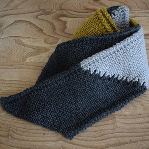 Diagonal knitted scarf kit